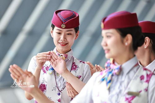 以礼塑形，以仪促行——重庆高铁乘务团队开展专项服务礼仪培训